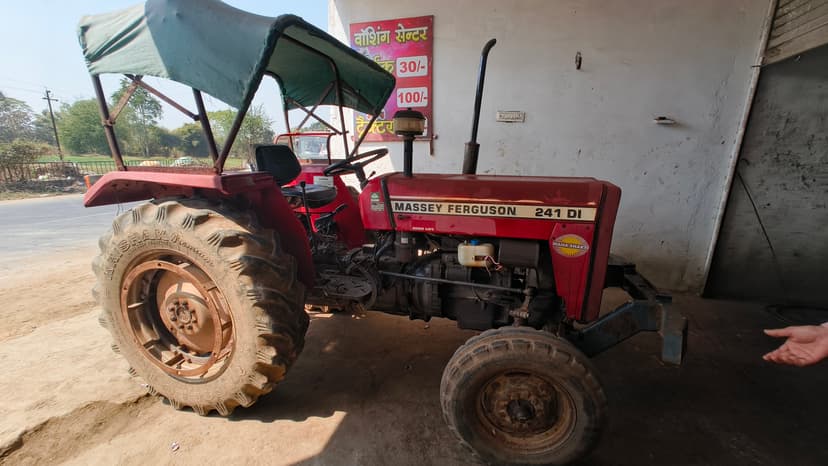 Tractor service area